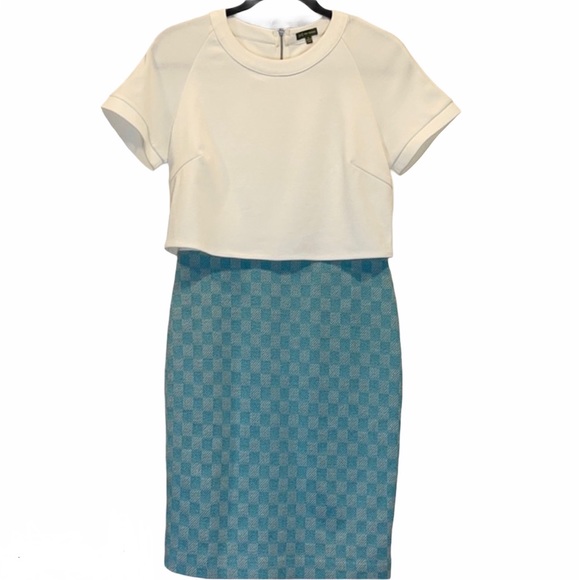 Classic dress - Picture 1 of 6